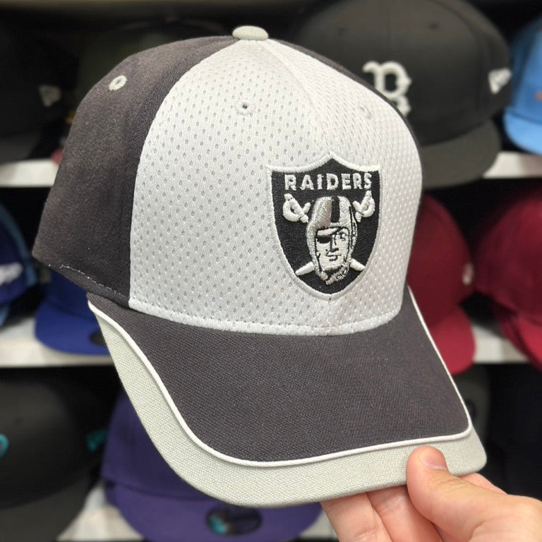 Oakland Raiders NFL Ball Cap | Vintage Reebok On Field | Silver/Black