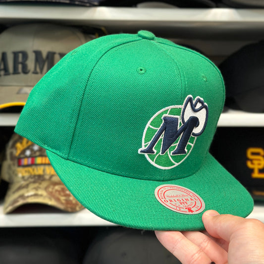 Dallas Mavericks Green Mitchell & Ness Snapback