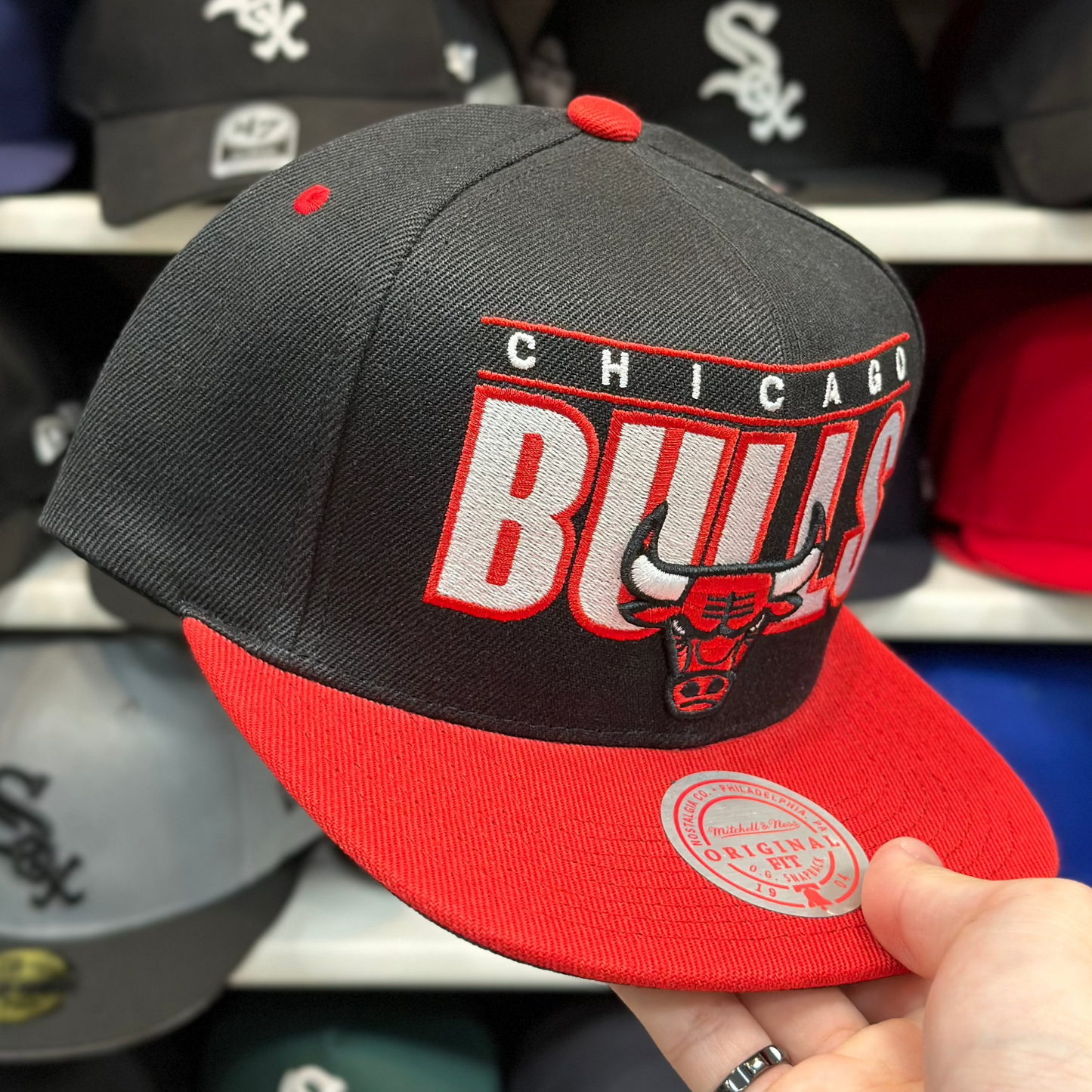 Chicago Bulls Black/Red Vintage Mitchell & Ness Snapback