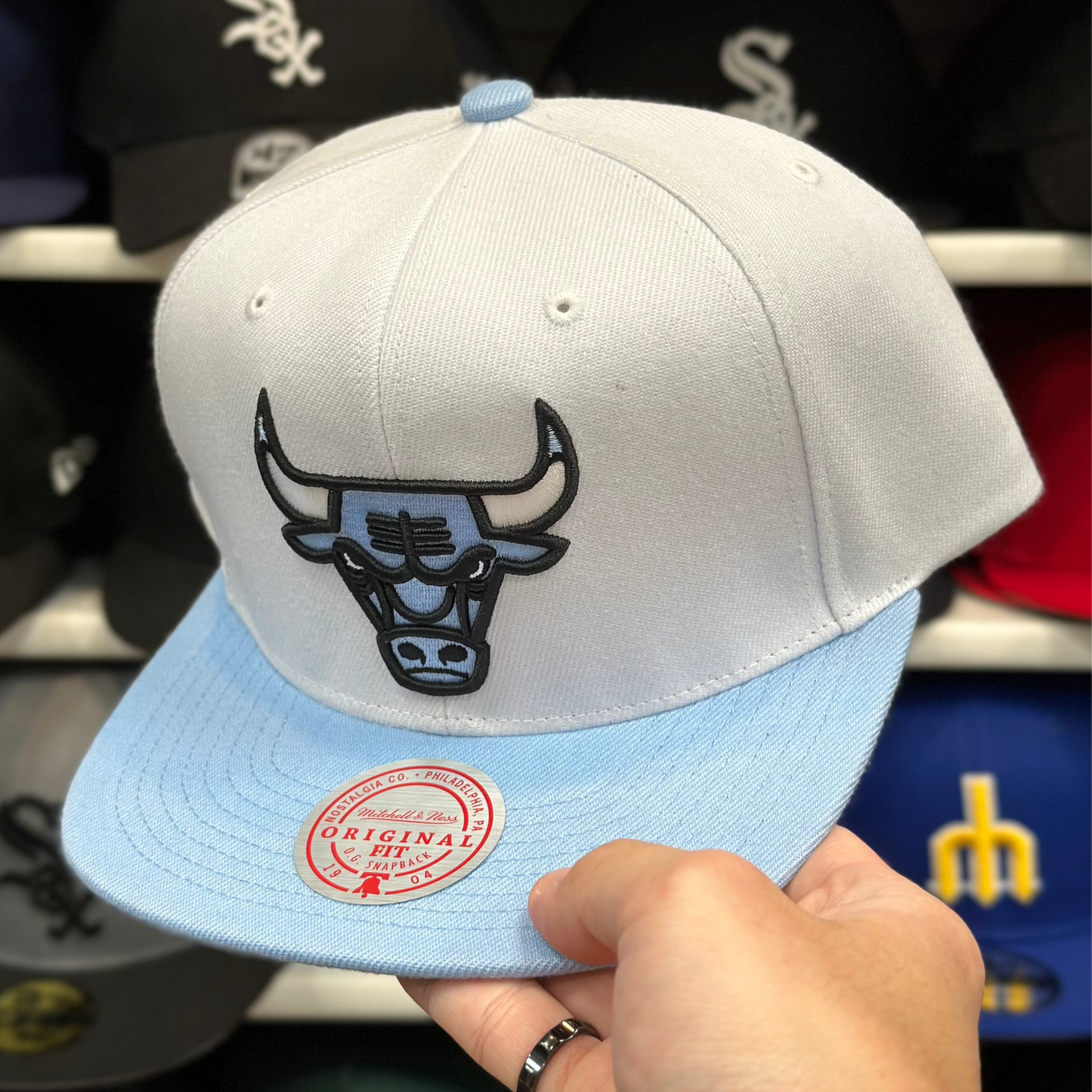Chicago Bulls Two-Tone Snapback | Mitchell & Ness Original Fit | White/Light Blue