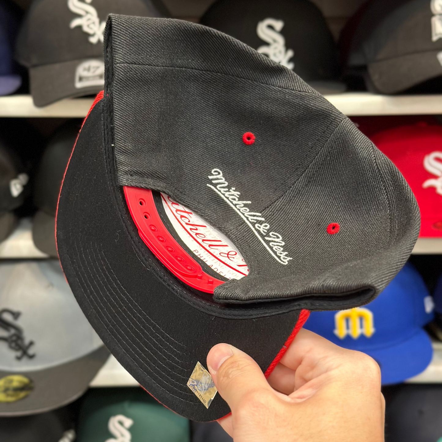 Chicago Bulls Two-Tone Snapback | Mitchell & Ness Original Fit | Black/Red