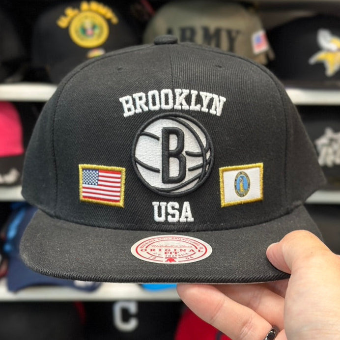 Brooklyn Nets 'USA Pride' Black/White Mitchell & Ness Snapback