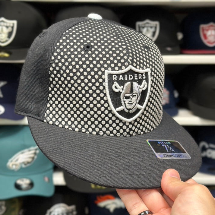 Oakland Raiders NFL Fitted Cap | Vintage Reebok | Size 7 1/4 + 7 1/2