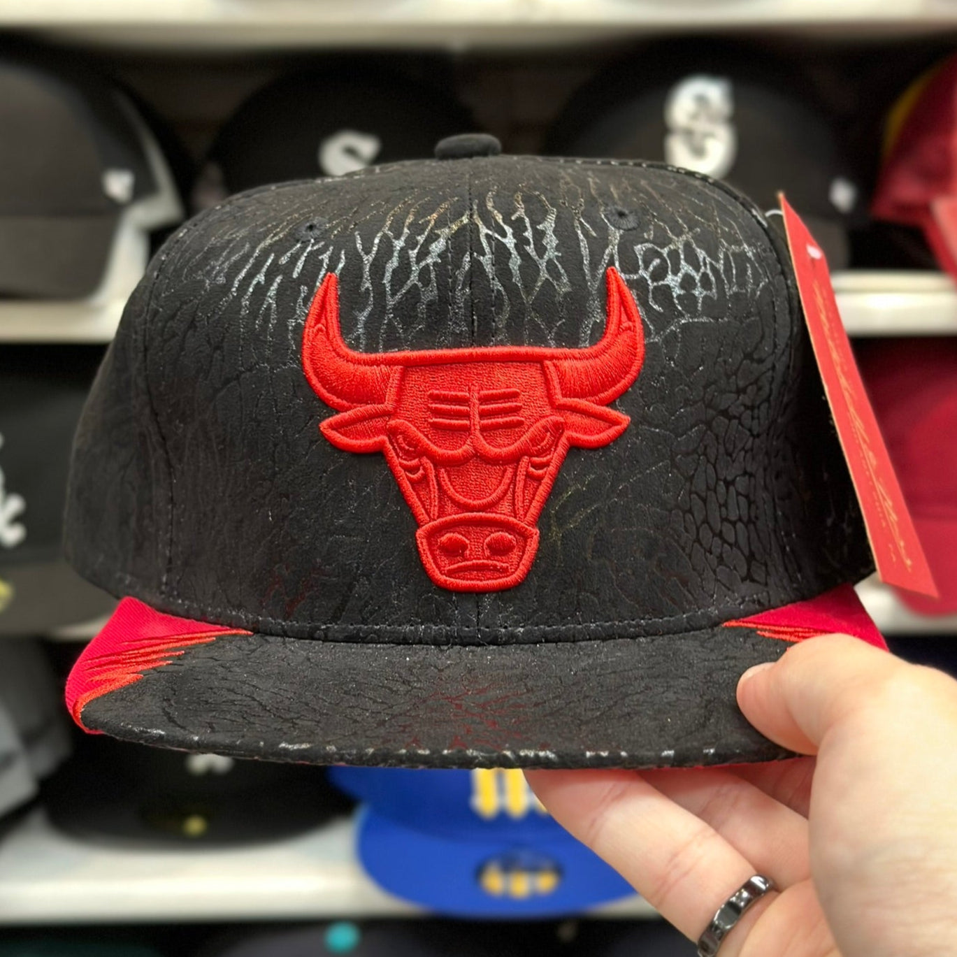Chicago Bulls 'Multi Texture' Black/Red Vintage Mitchell & Ness Snapback