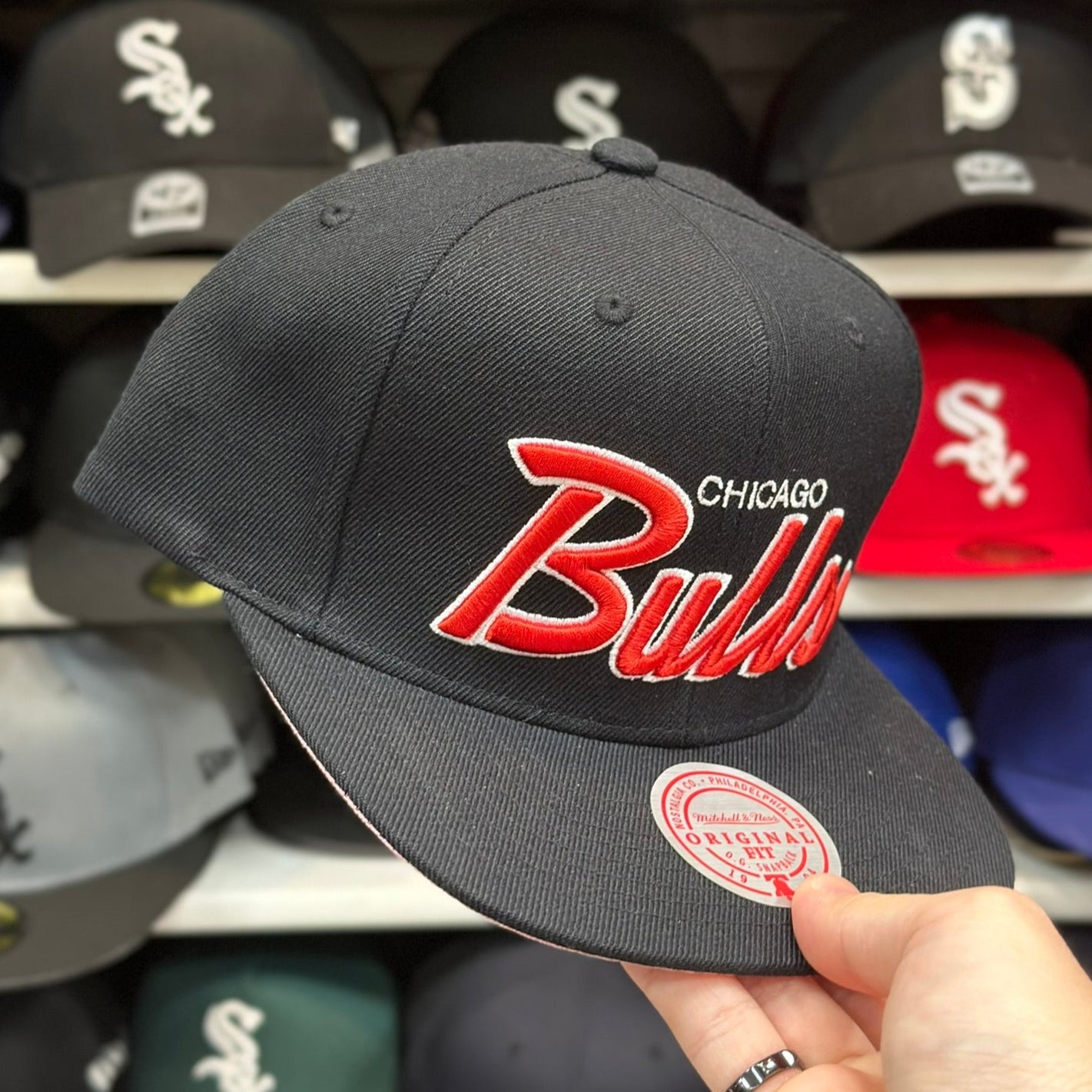Chicago Bulls 'Script Logo' Black/Red Mitchell & Ness Snapback