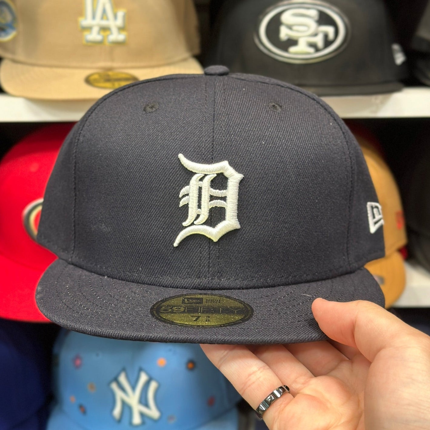 Detroit Tigers MLB Fitted Cap | Classic New Era 59FIFTY Sized Hat | Dark Blu