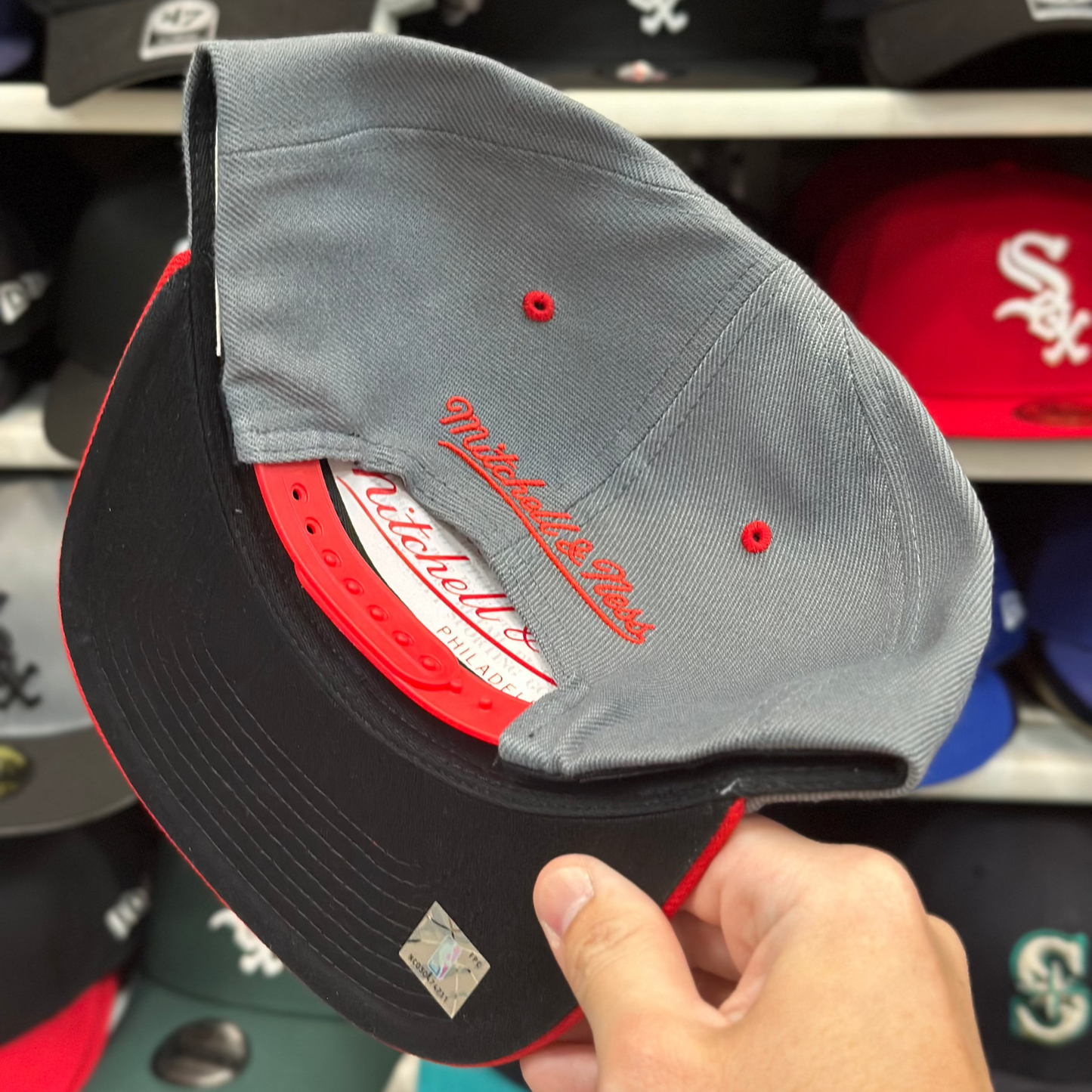 Chicago Bulls Two Tone Snapback | Mitchell & Ness Original Fit | Gray/Red