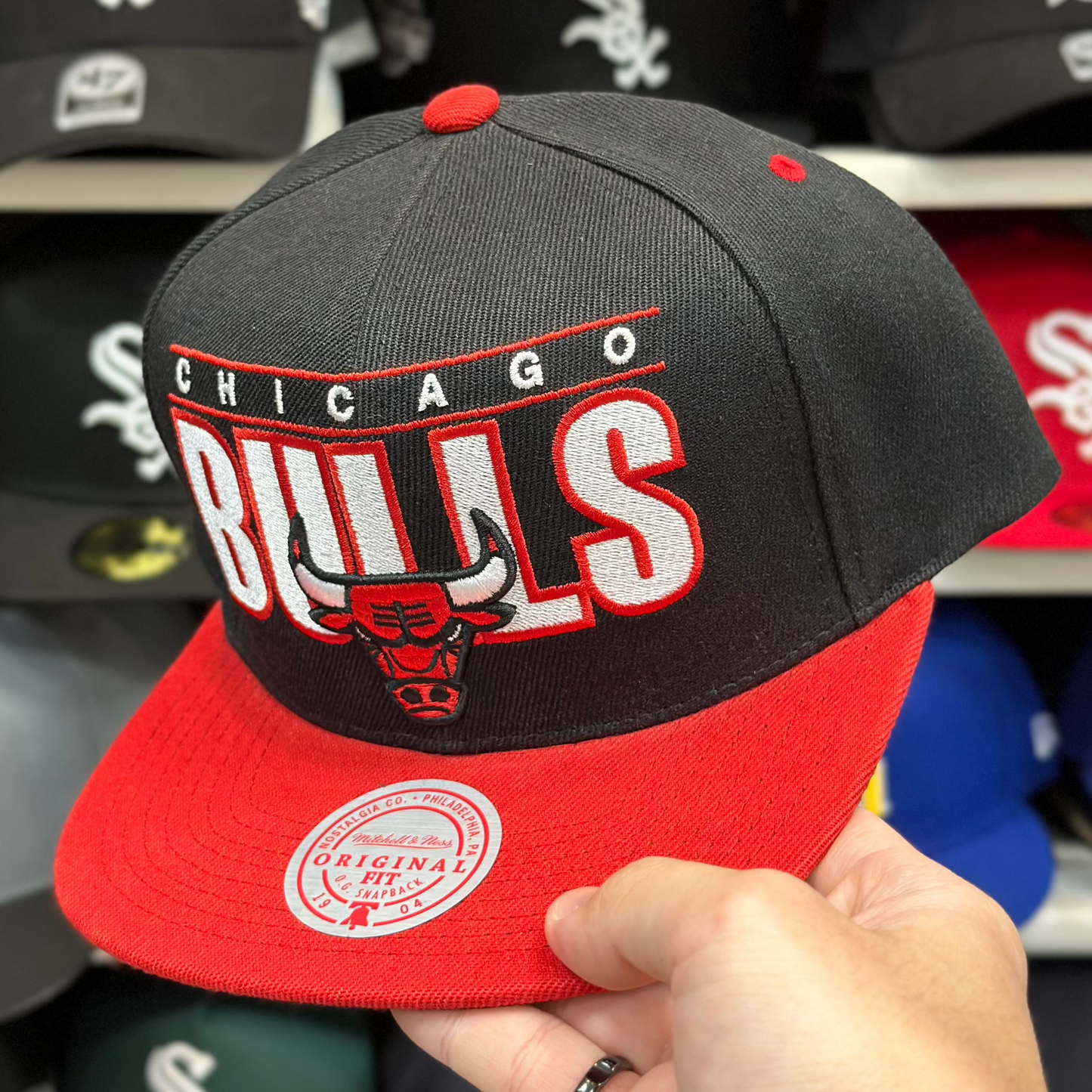 Chicago Bulls Two-Tone Snapback | Mitchell & Ness Original Fit | Black/Red