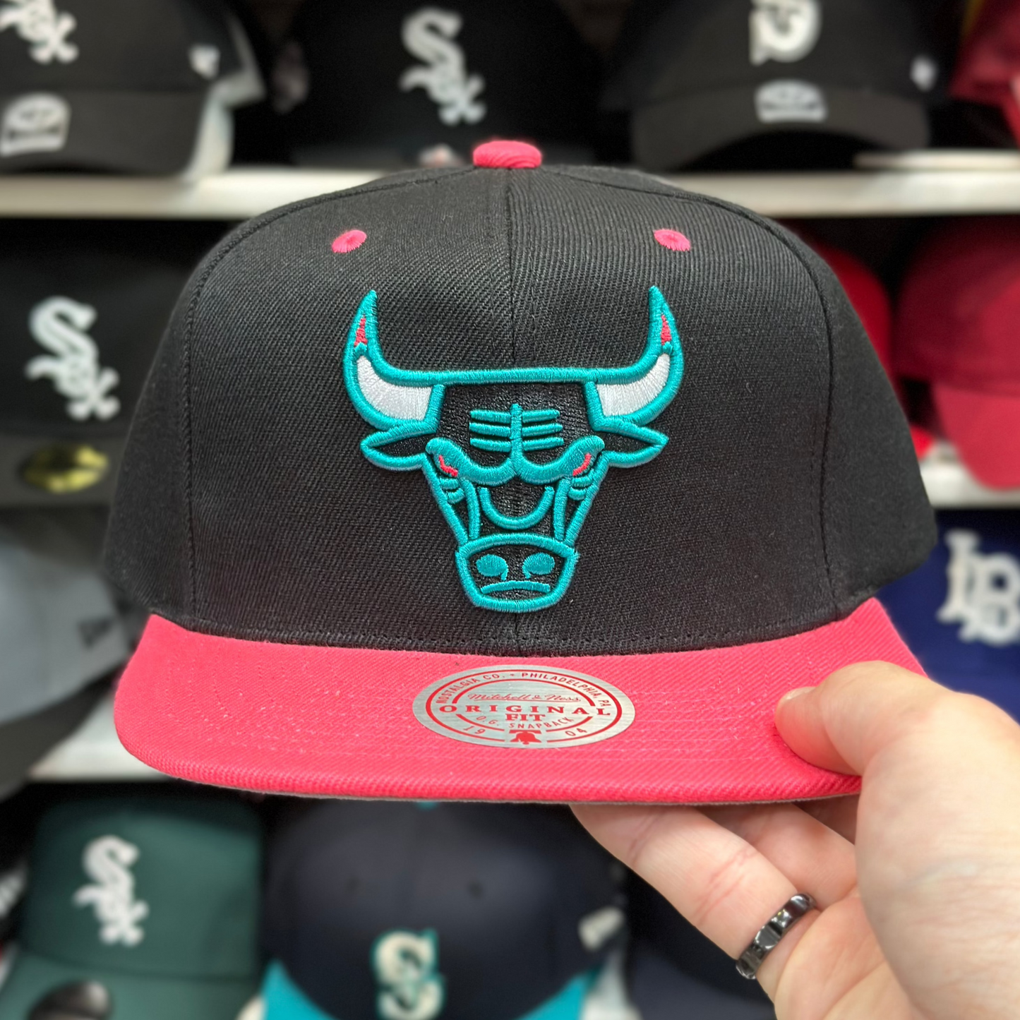 Chicago Bulls Black/Pink Mitchell & Ness Snapback