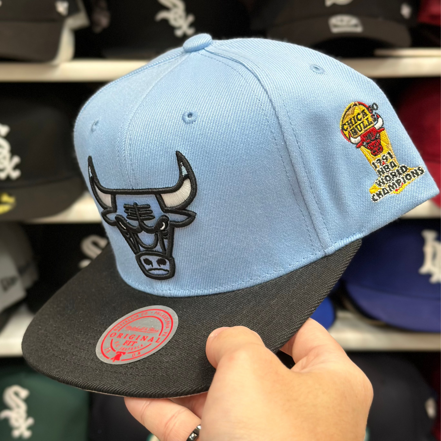 Chicago Bulls Two-Tone Snapback | Mitchell & Ness Original Fit | Light Blue/Black