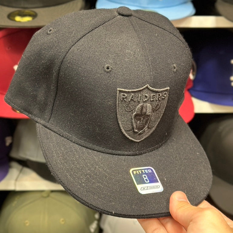 Oakland Raiders NFL Fitted Cap | Vintage Reebok | Size 8