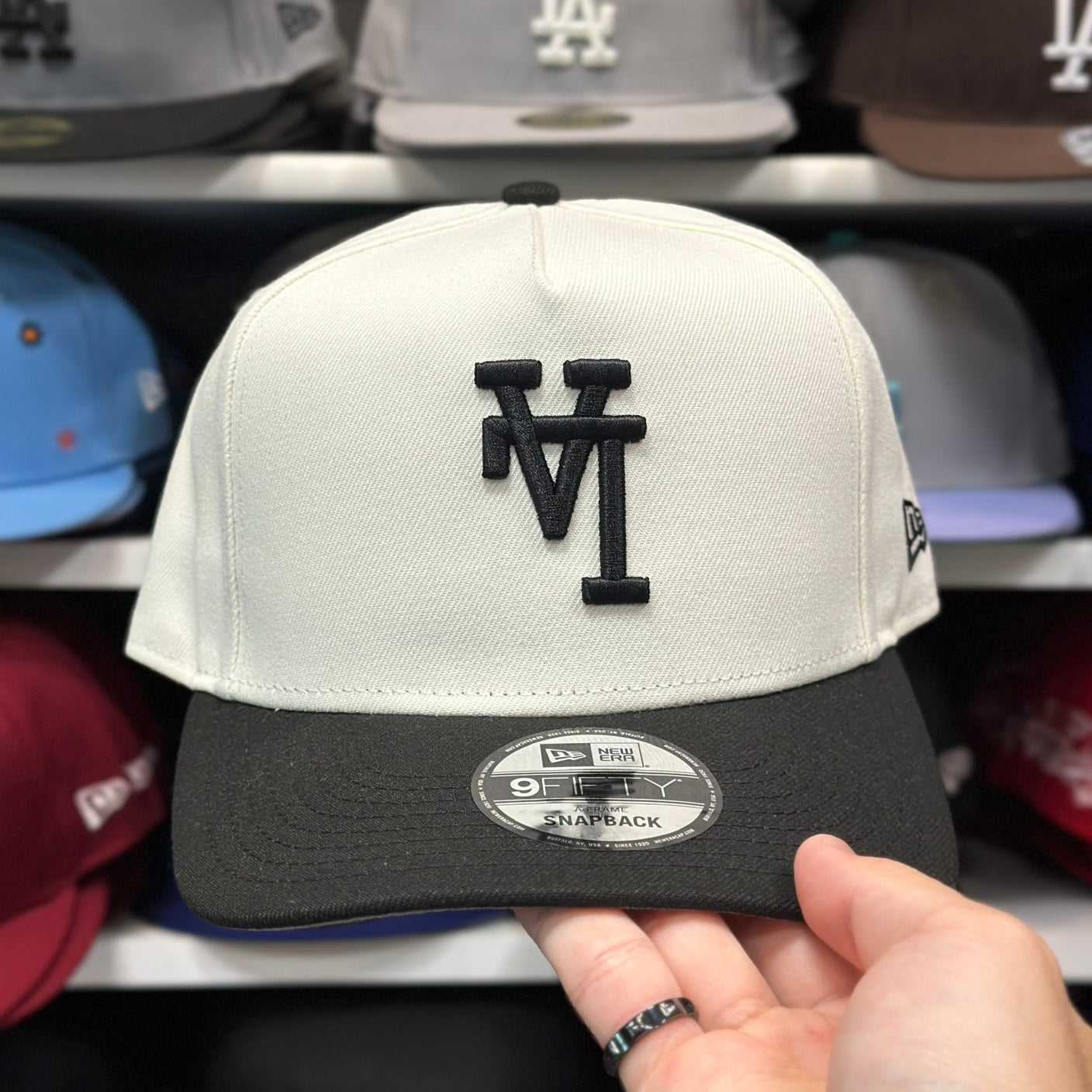 New Era Los Angeles Dodgers 'Upside Down Logo' A-Frame Creme/Black 9FIFTY Snapback