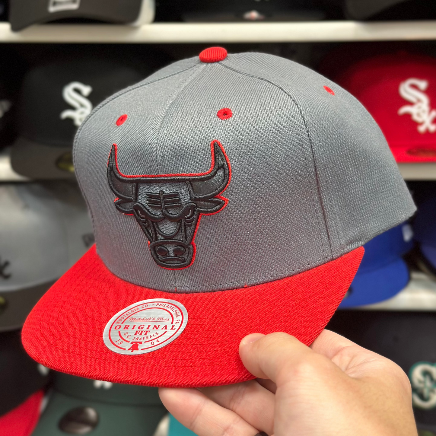 Chicago Bulls Two Tone Snapback | Mitchell & Ness Original Fit | Gray/Red