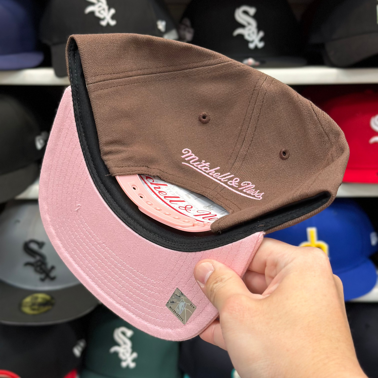 Mitchell & Ness Chicago Bulls Two-Tone Patch Snapback Mocha/Pink