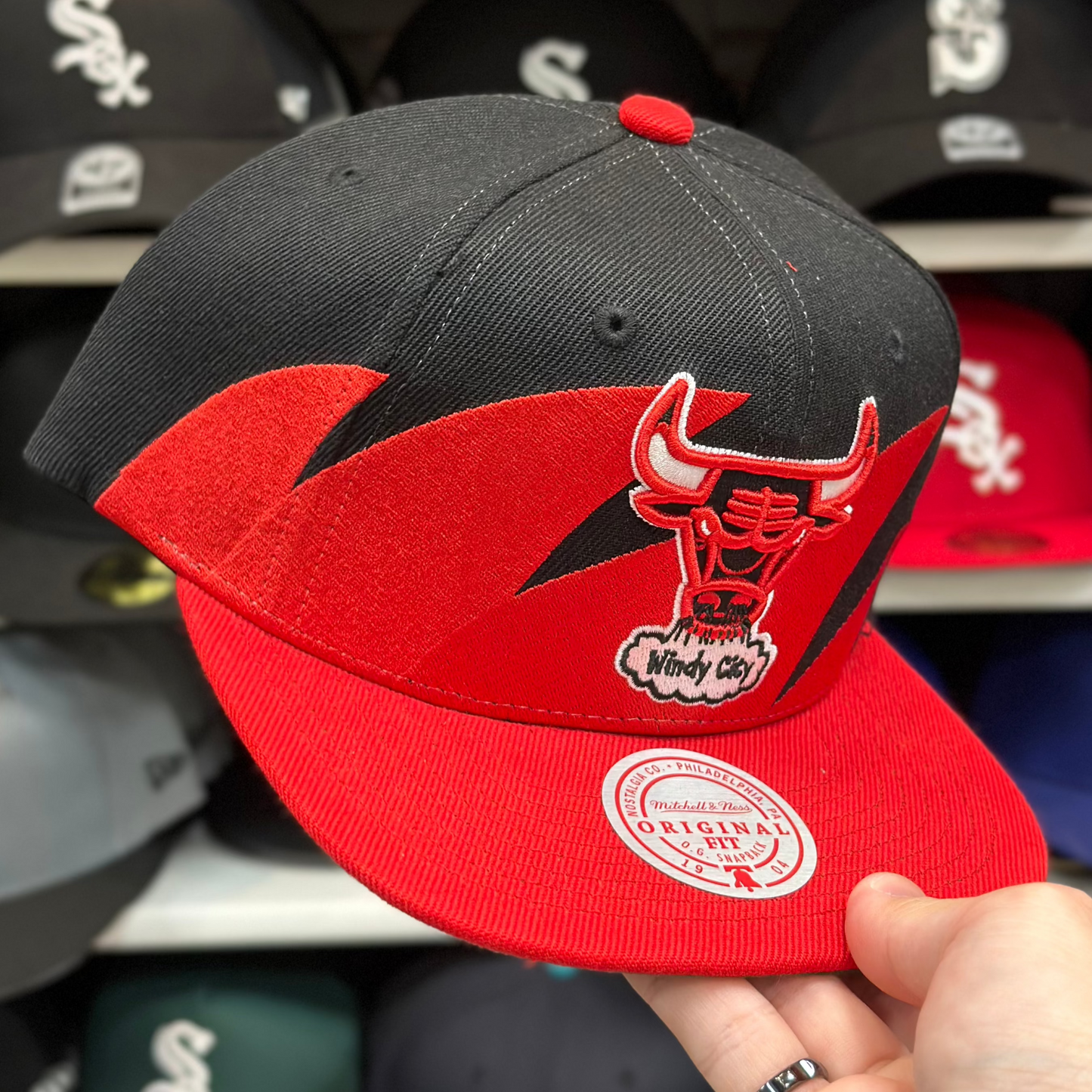 Chicago Bulls Black/Red Vintage Mitchell & Ness Snapback
