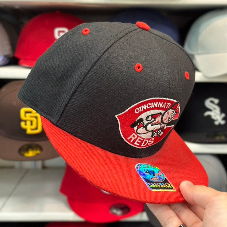 Cincinnati Reds Black/Red '47 Brand Snapback