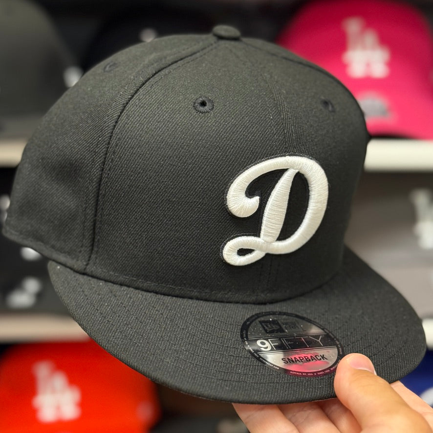 New Era Los Angeles Dodgers "Cursive D" Black 9FIFTY Snapback