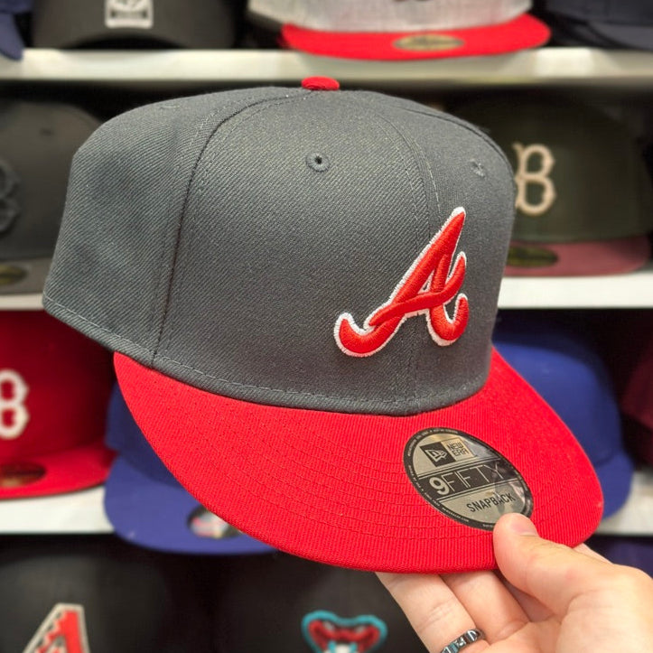 New Era Atlanta Braves 9FIFTY Snapback Dark Gray/Red