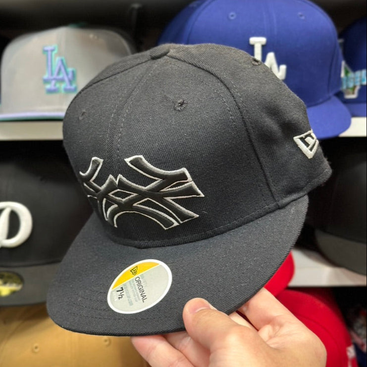 New Era 59FIFTY New York Yankees MLB Vintage Double Logo Sized Cap Extremely Rare