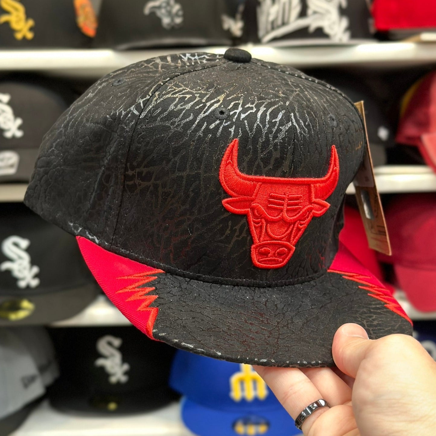 Chicago Bulls 'Multi Texture' Black/Red Vintage Mitchell & Ness Snapback
