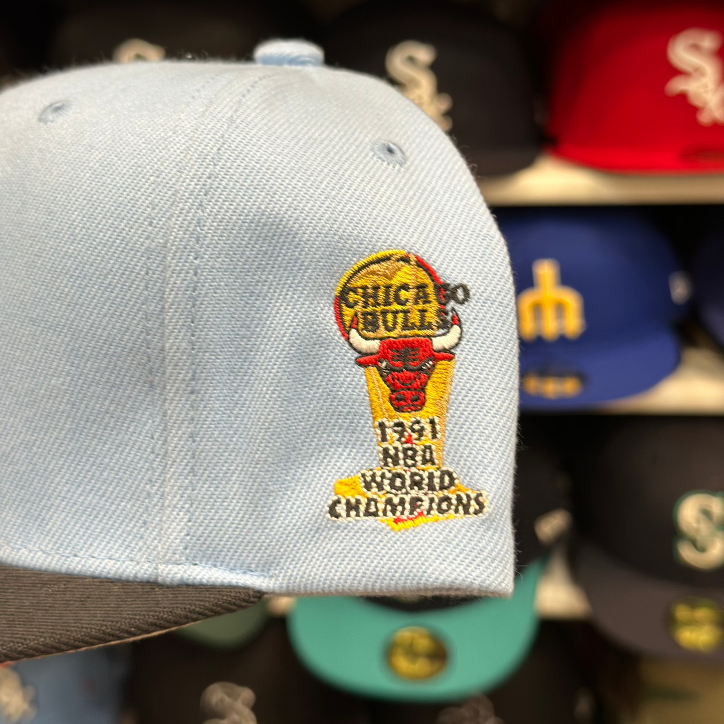 Chicago Bulls Two-Tone Snapback | Mitchell & Ness Original Fit | Light Blue/Black