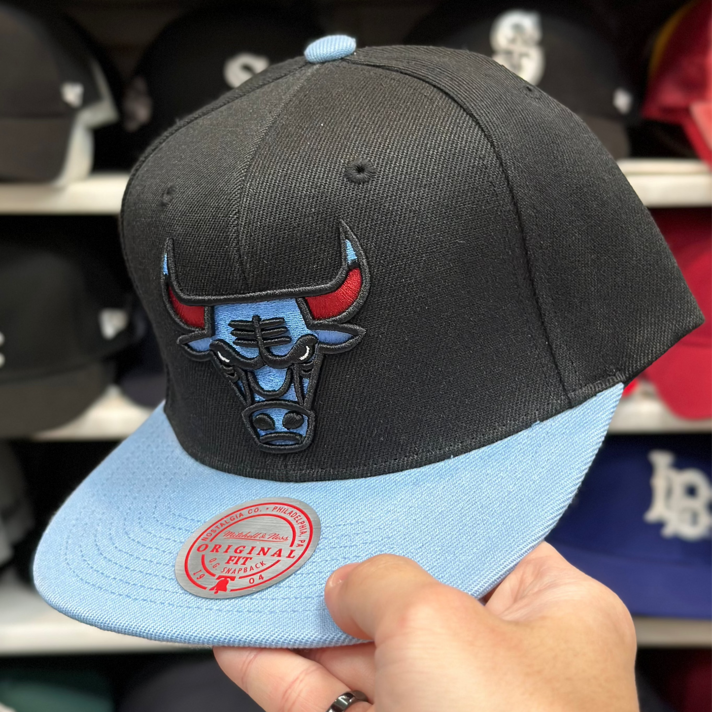 Chicago Bulls Two-Tone Snapback | Mitchell & Ness Original Fit | Black/Light Blue