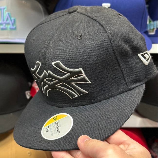 New Era 59FIFTY New York Yankees MLB Vintage Double Logo Sized Cap Extremely Rare