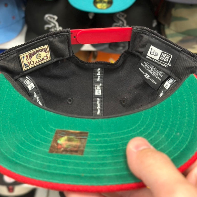 Chicago Bulls 'Vintage Corduroy' Mitchell & Ness Snapback Black/Red