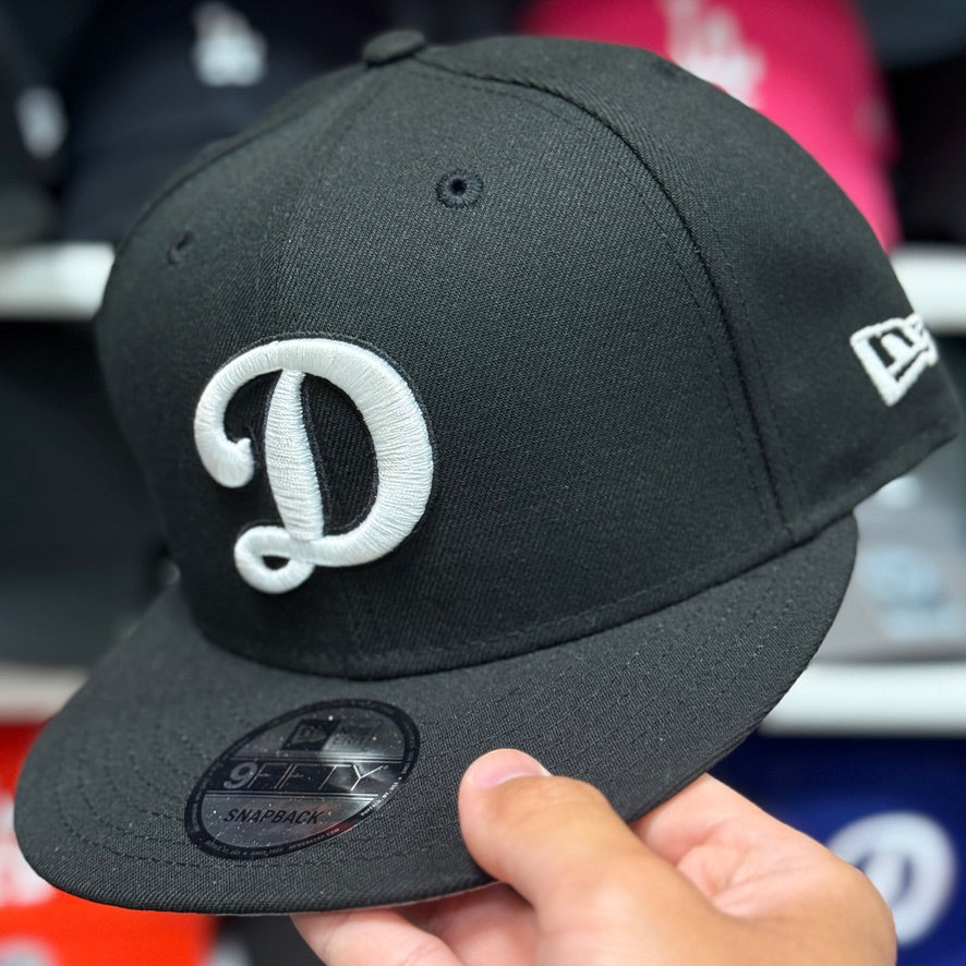 New Era Los Angeles Dodgers "Cursive D" Black 9FIFTY Snapback