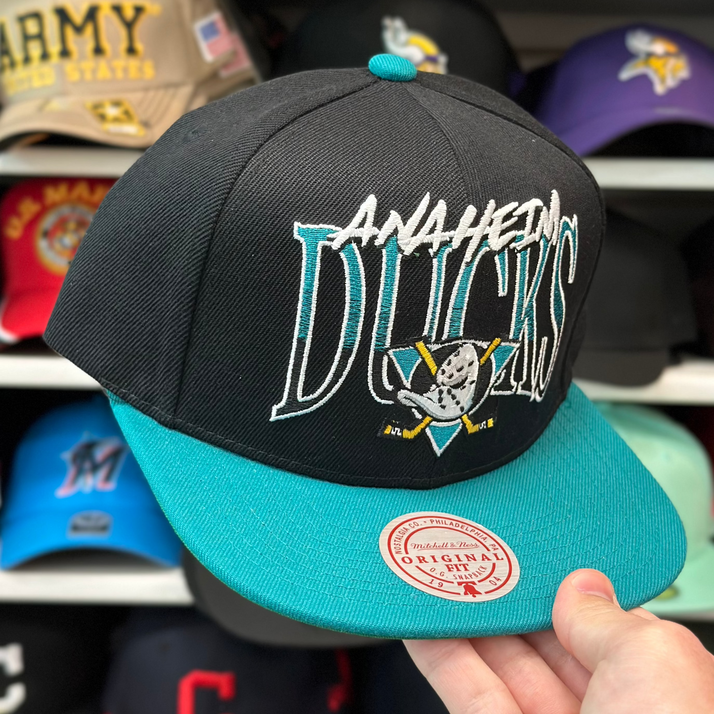 Anaheim Ducks 'Scratched Logo' Black/Teal Mitchell & Ness Snapback