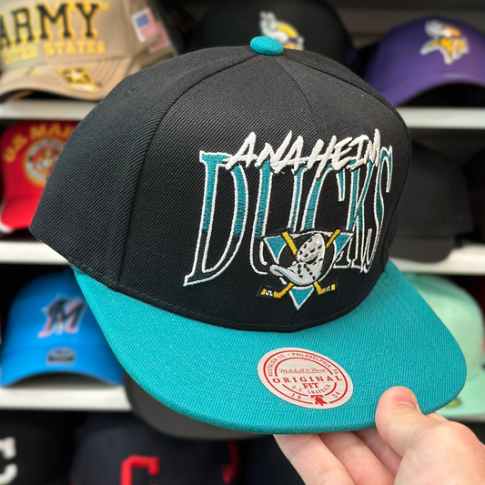Anaheim Ducks 'Scratched Logo' Black/Teal Mitchell & Ness Snapback