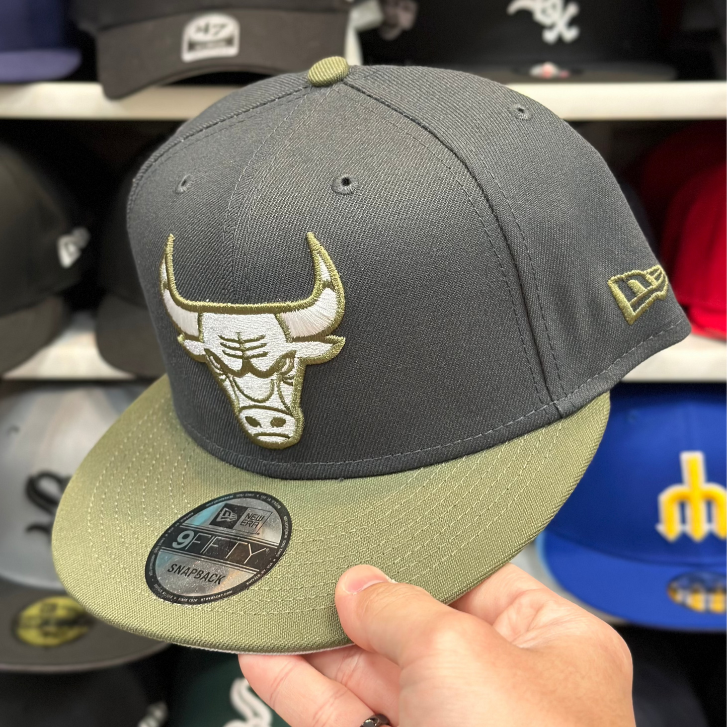 Chicago Bulls NBA Two Tone New Era 9FIFTY Snapback | Gray/Olive