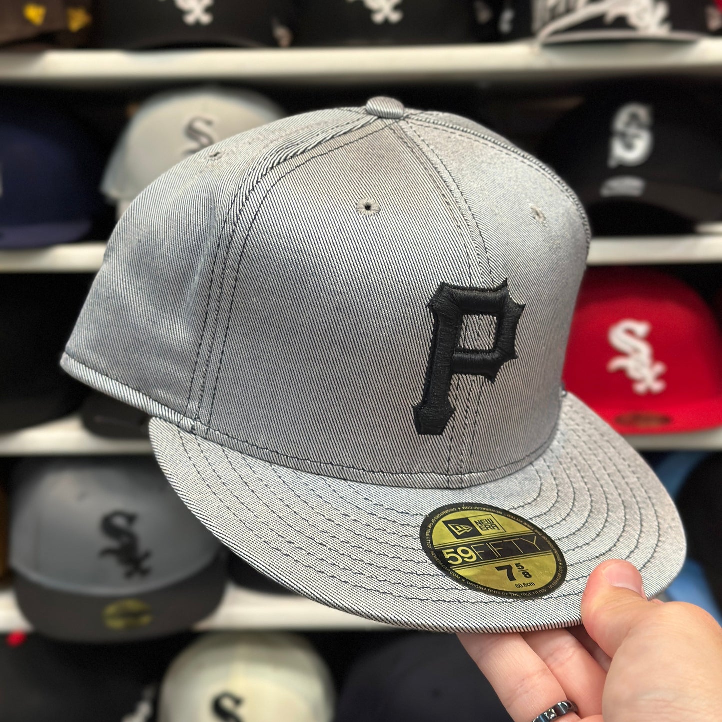 New Era 59FIFTY Pittsburgh Pirates NFL Vintage Gloss Silver Fitted Hat 6 7/8 & 7 5/8