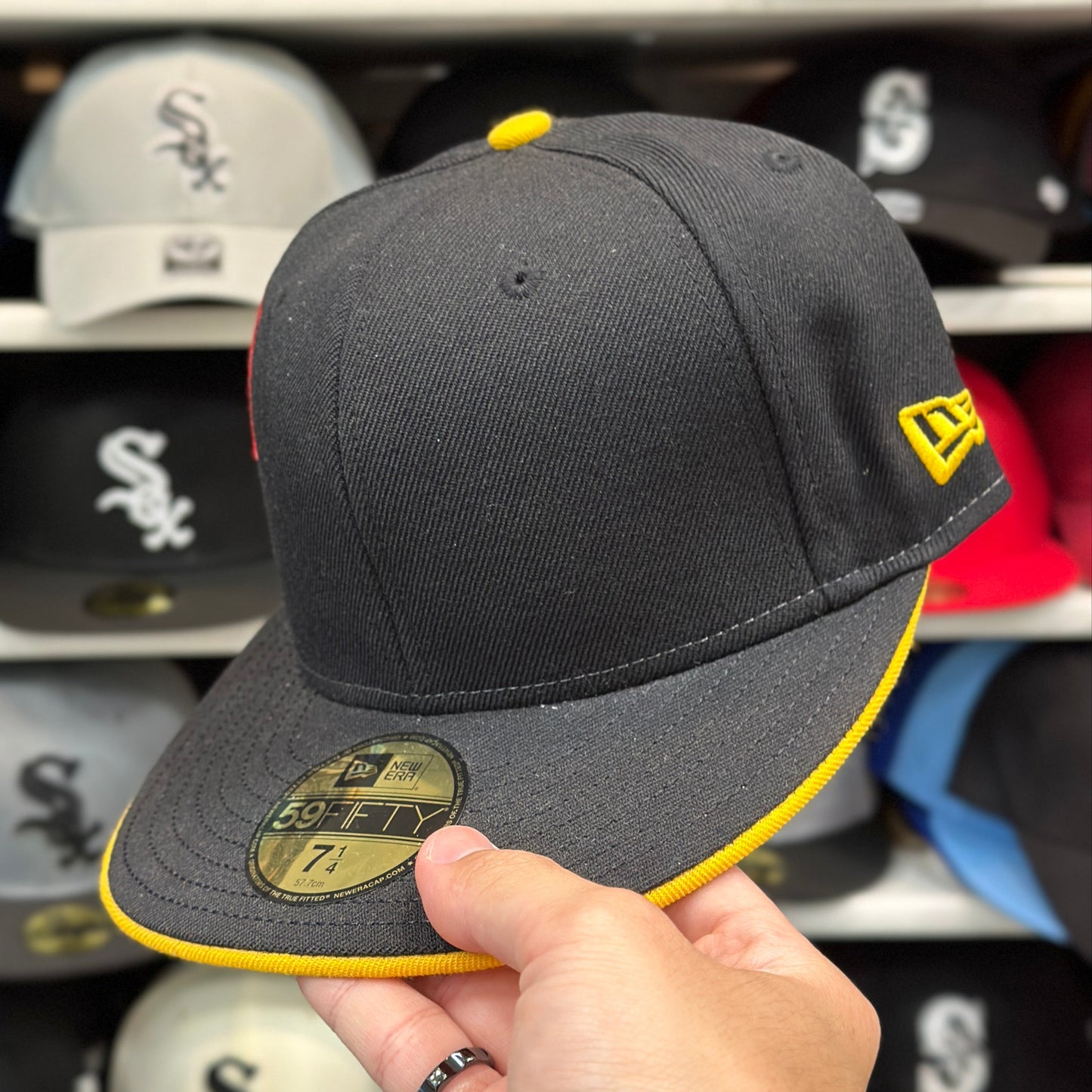 Pittsburgh Pirates NFL Vintage Large P | New Era 59FIFTY Fitted Cap | 7 1/4 & 7 5/8