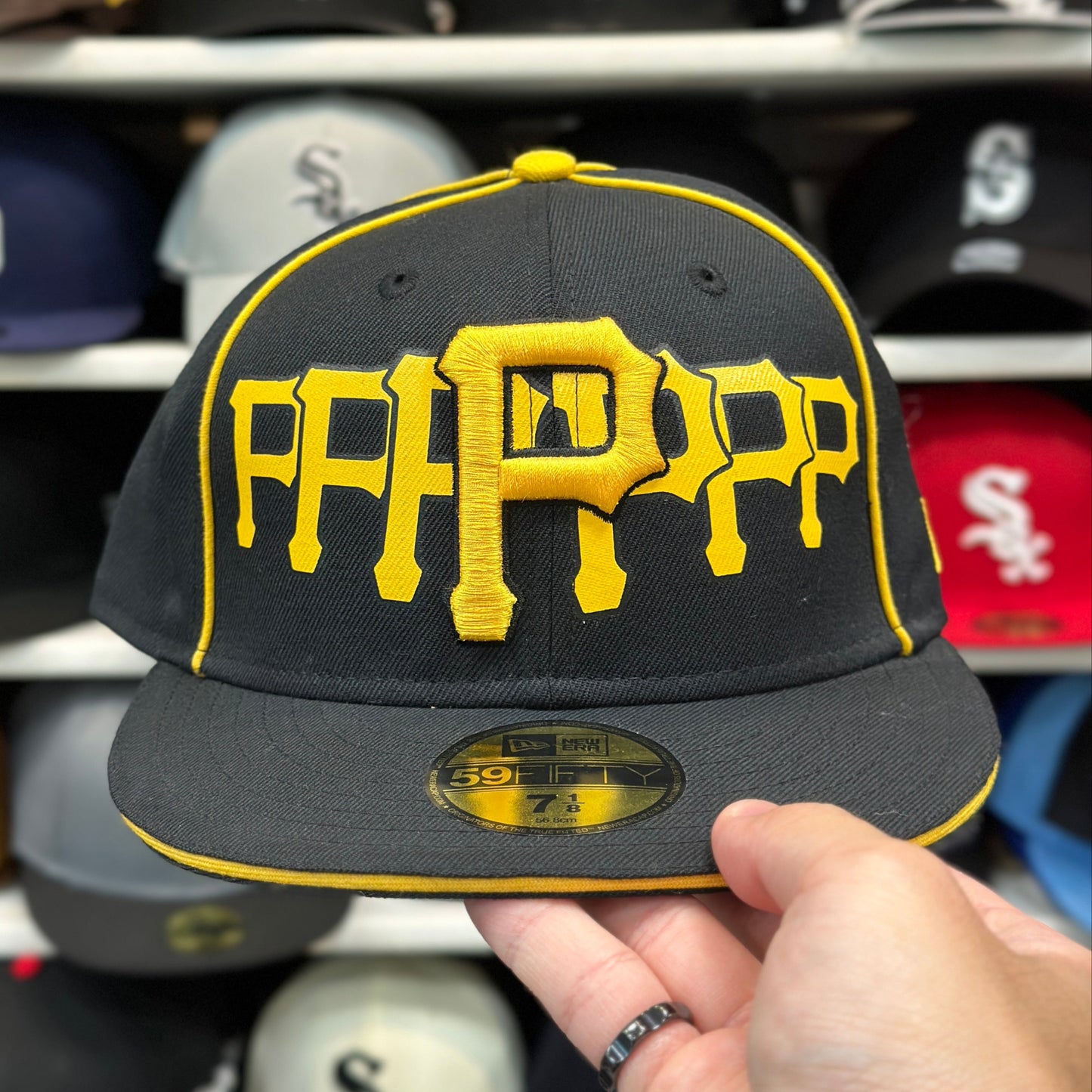 Pittsburgh Pirates NFL Vintage Leader P | New Era 59FIFTY Fitted Hat | Size 7 1/8