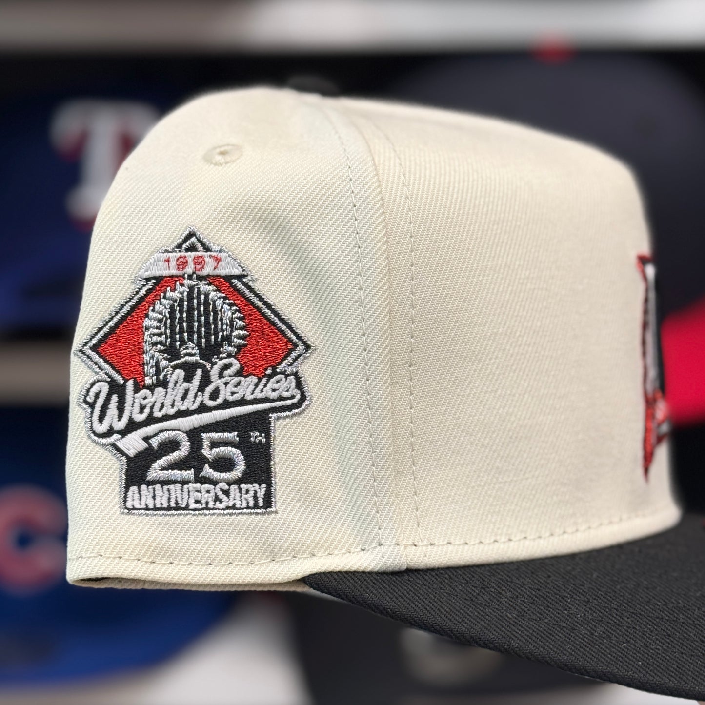 New Era Florida Marlins 'World Series 25th Anniversary' A-Frame Creme/Black Red Chrome 9FIFTY Snapback | Glow in the Dark
