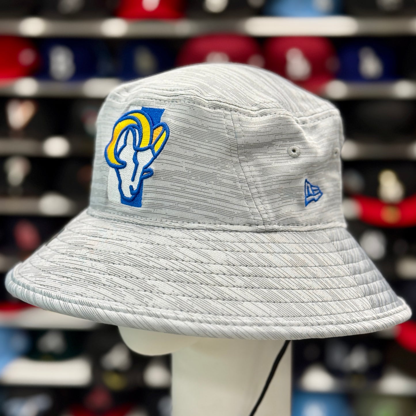 New Era Los Angeles Rams Bucket Hat | Silver / Blue Under Brim