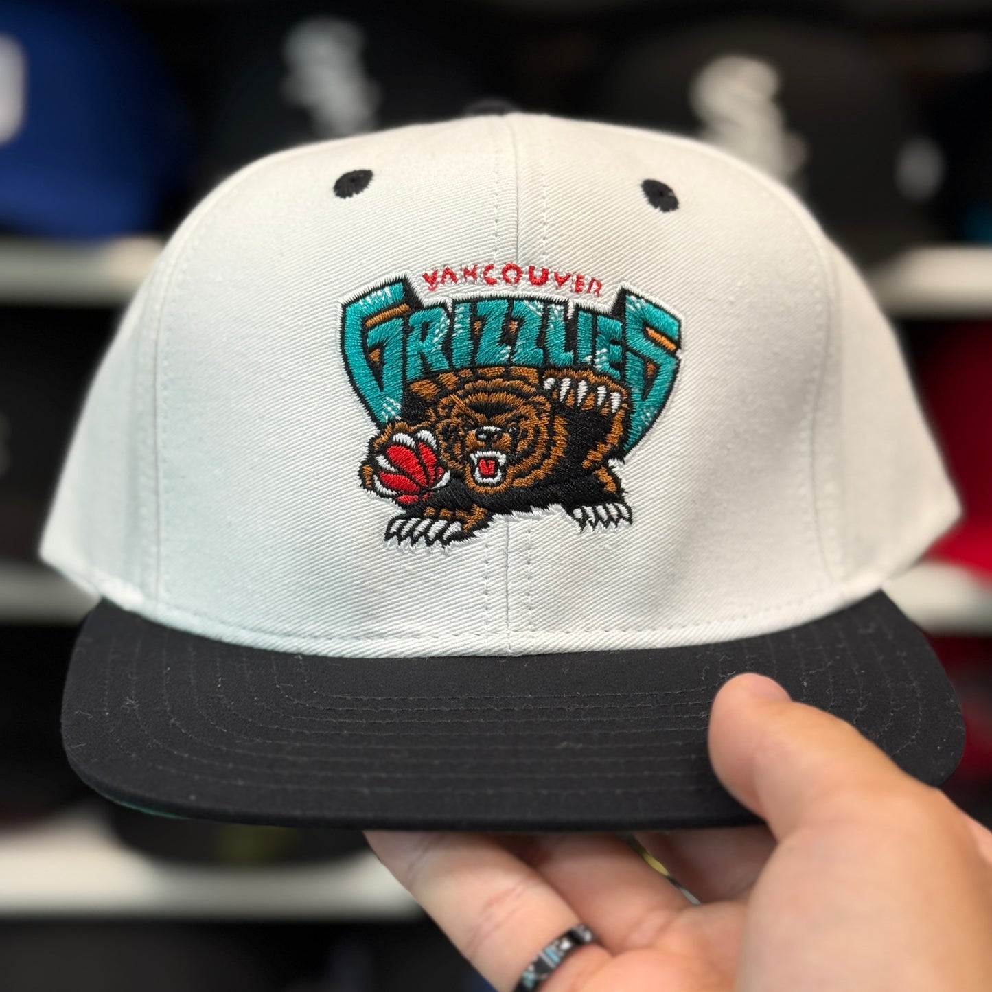 Vancouver Grizzlies Vintage Adidas Snapback | White/Black