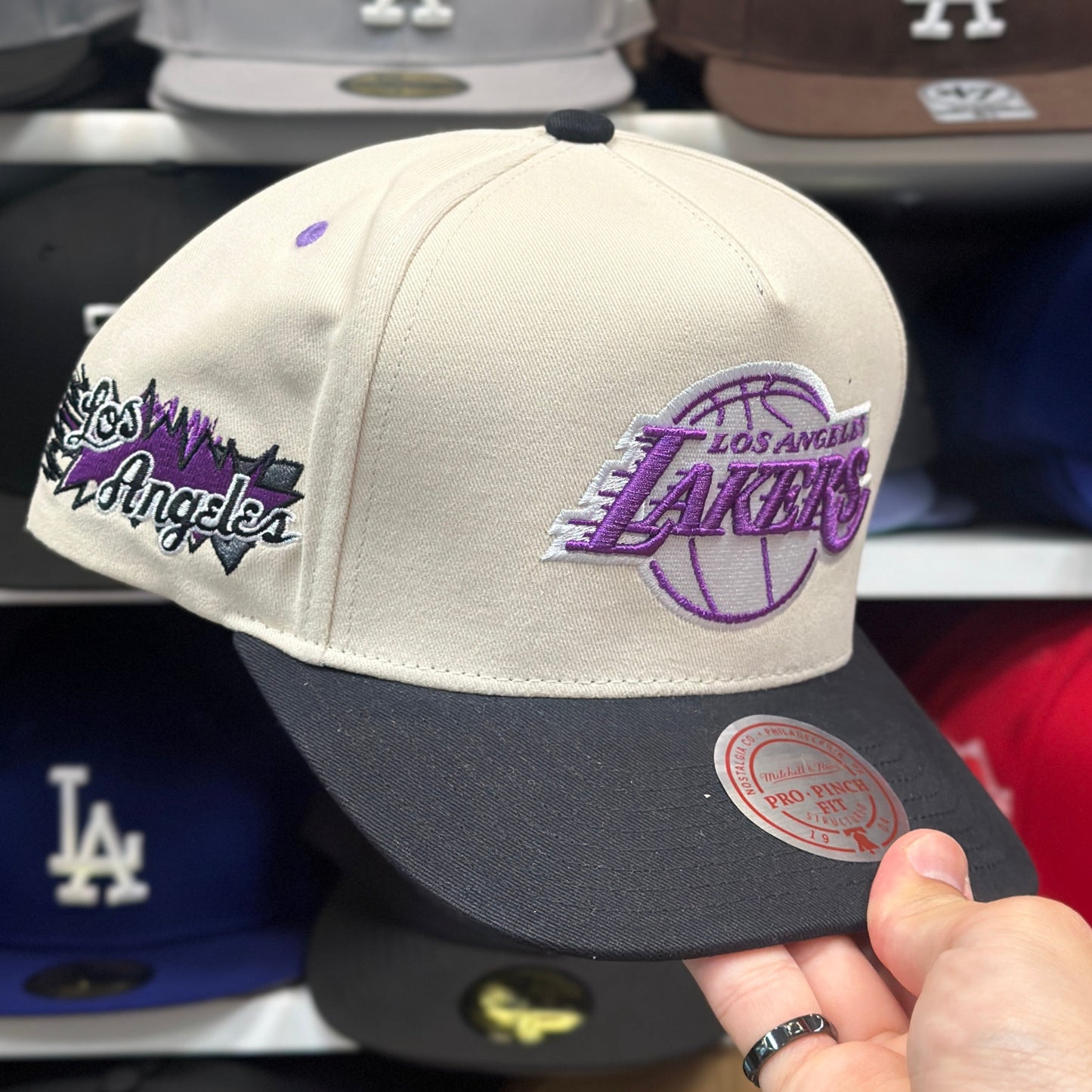 LA Lakers NBA Snapback Mitchell & Ness Pro Pitch Adjustable Hat Creme/Black