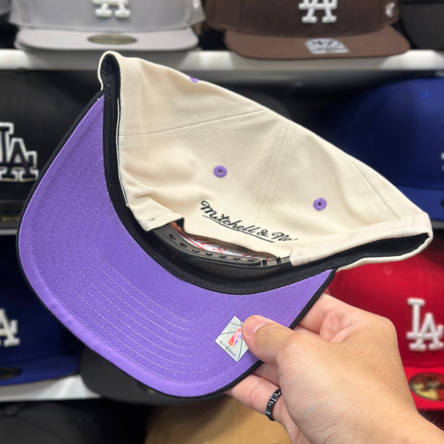 LA Lakers NBA Snapback Mitchell & Ness Pro Pitch Adjustable Hat Creme/Black