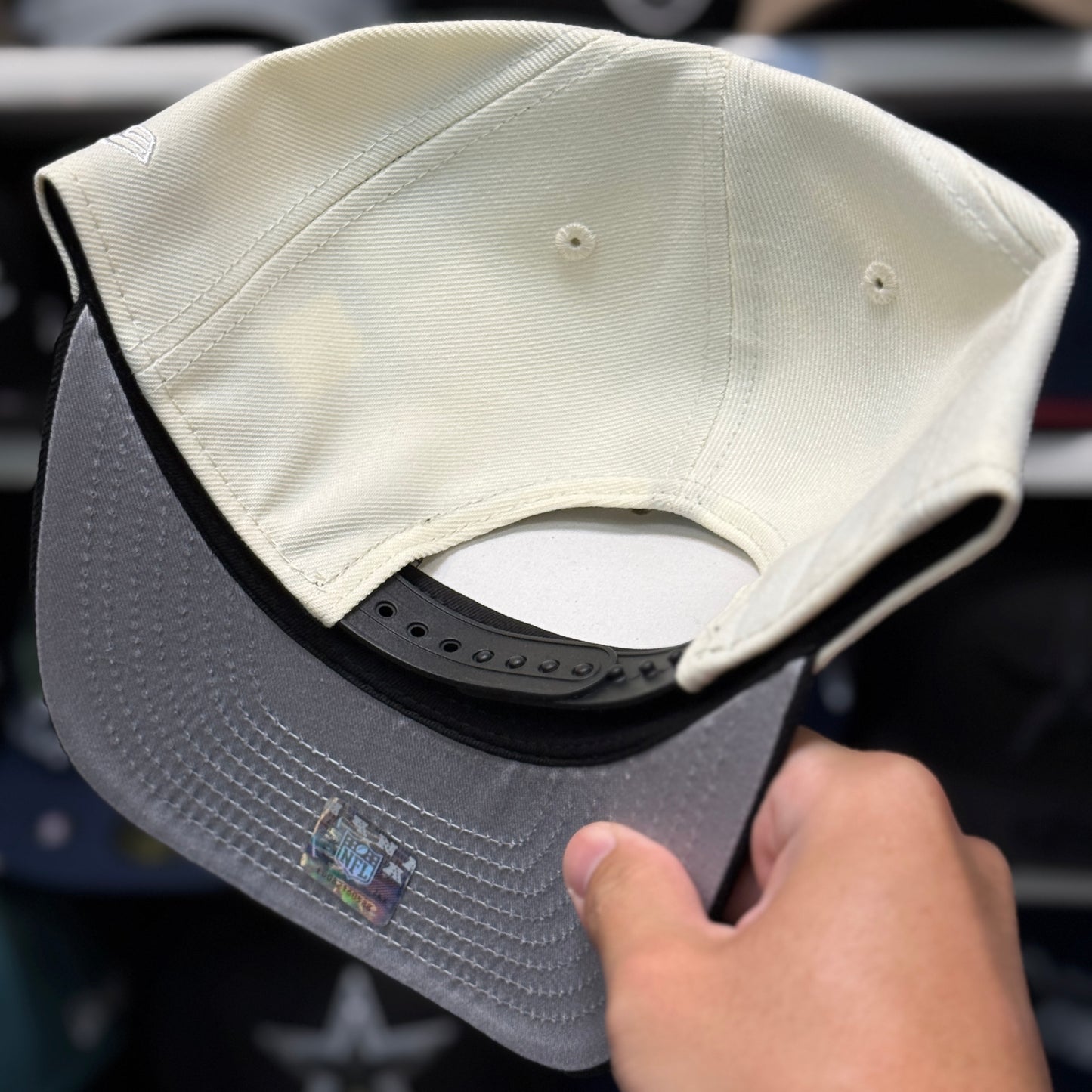 New Era Las Vegas Raiders 'Super Bowl XI' A-Frame 9FORTY Snapback Ivory/Black