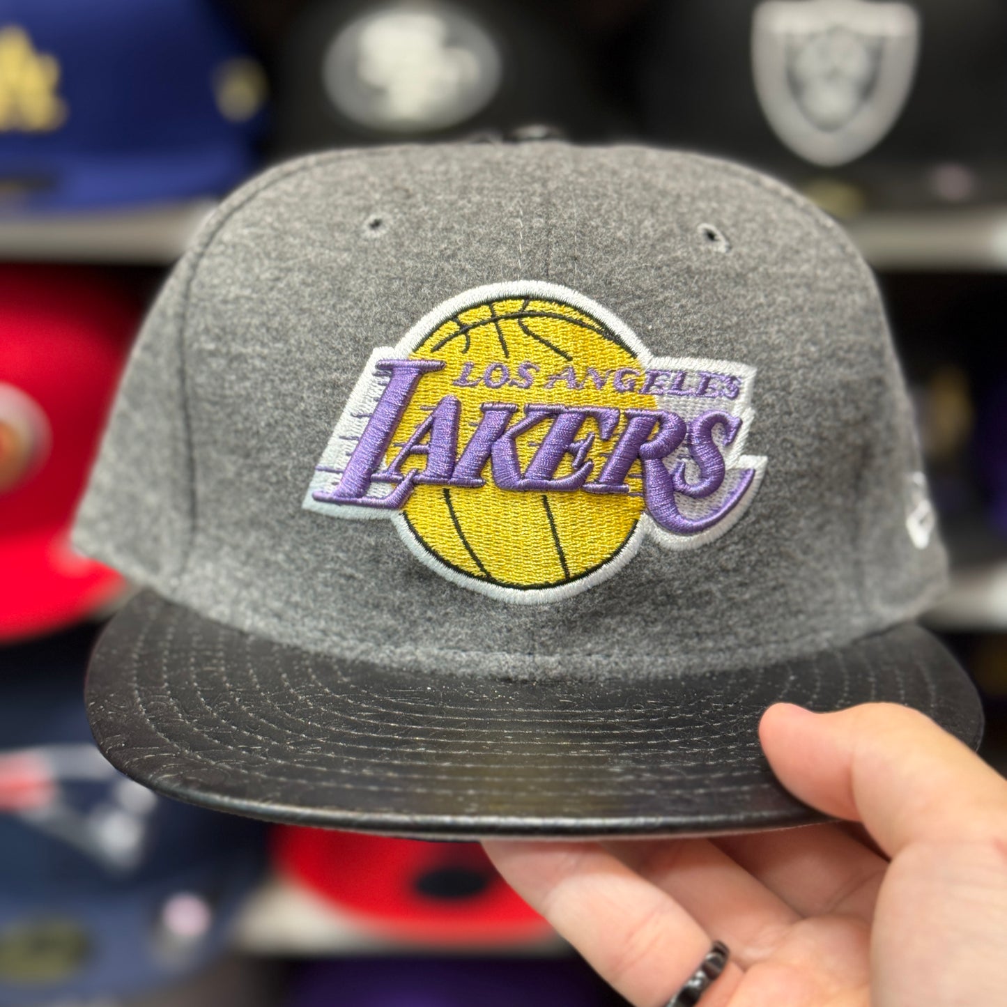 New Era Los Angeles Lakers 'Leather Brim' 9FIFTY Buckle Strap | Gray/Black