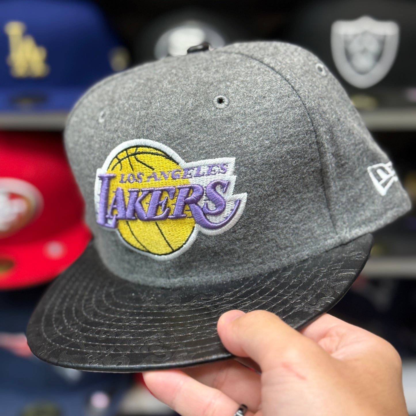 New Era Los Angeles Lakers 'Leather Brim' 9FIFTY Buckle Strap | Gray/Black