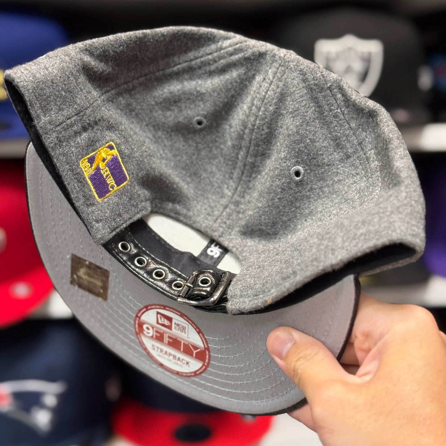 New Era Los Angeles Lakers 'Leather Brim' 9FIFTY Buckle Strap | Gray/Black