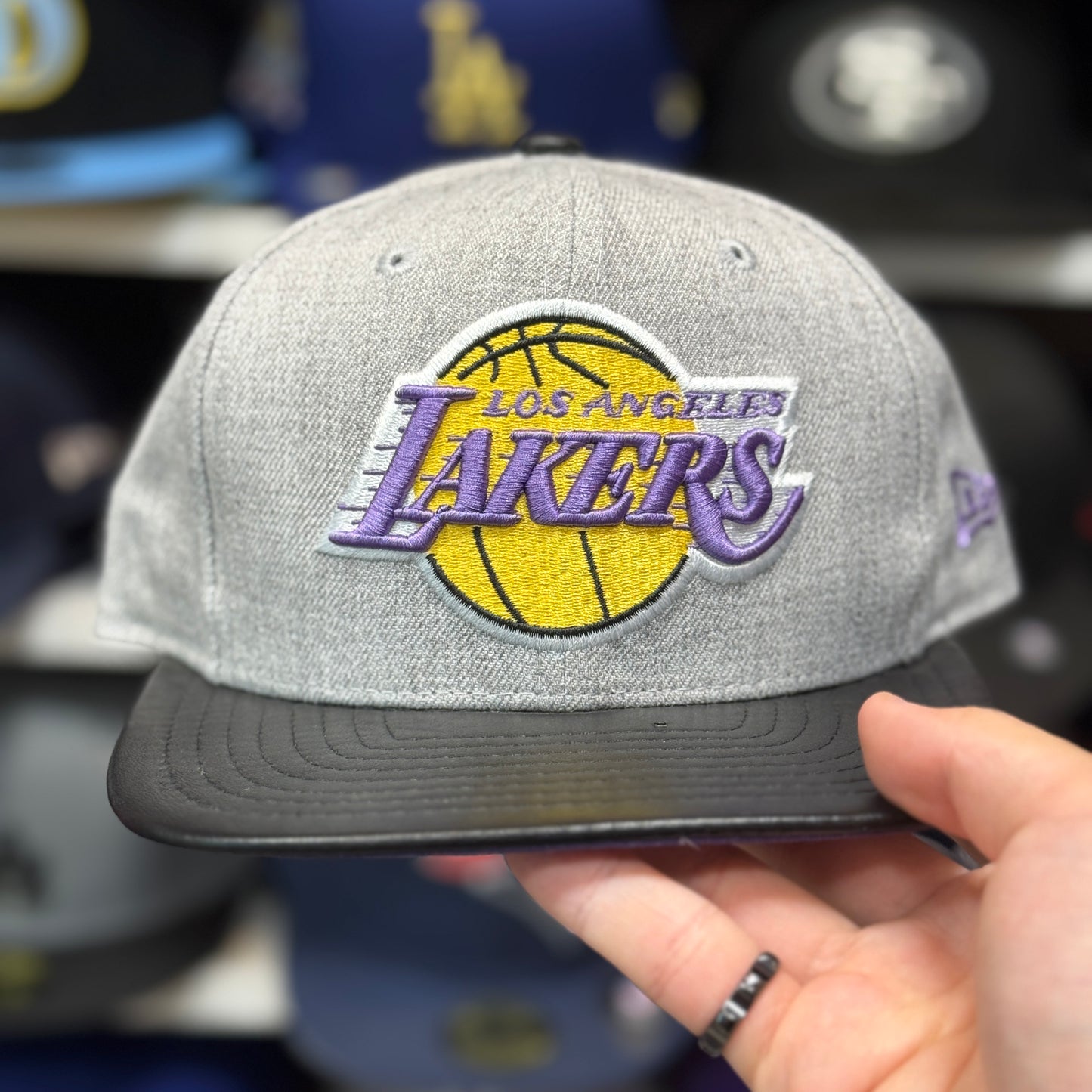 New Era Los Angeles Lakers Gray/Black Leather Vintage 9FIFTY Snapback