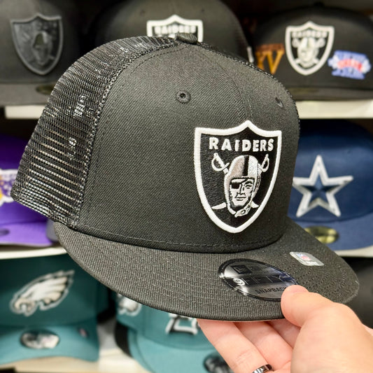 New Era Las Vegas Raiders Black/White 9FIFTY Trucker Snapback