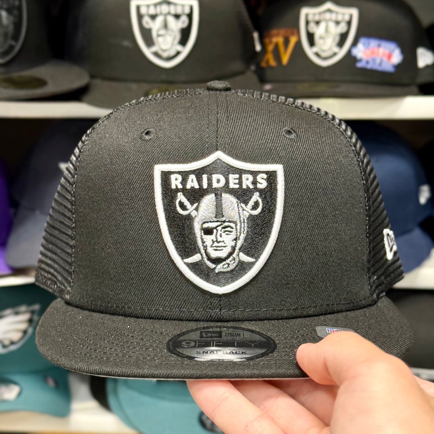 New Era 9FIFTY Las Vegas Raiders Trucker Snapback | Black