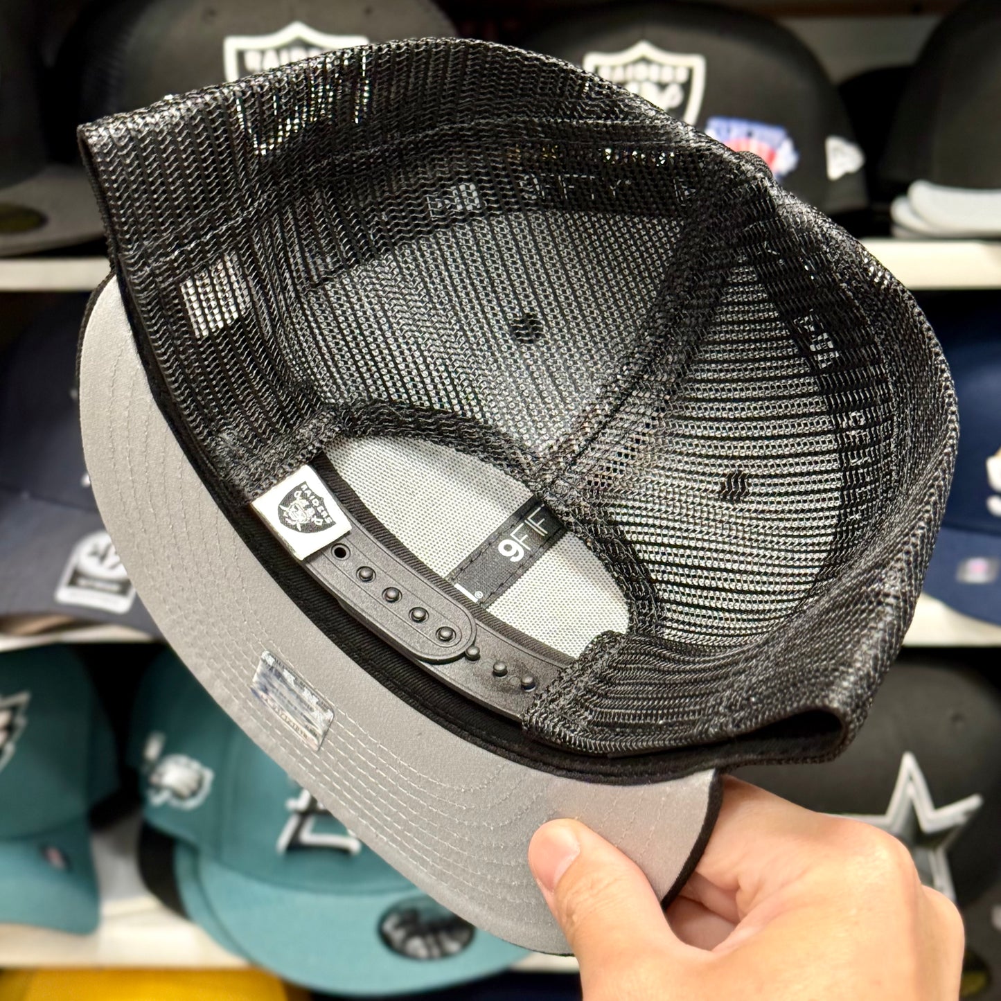 New Era 9FIFTY Las Vegas Raiders Trucker Snapback | Black