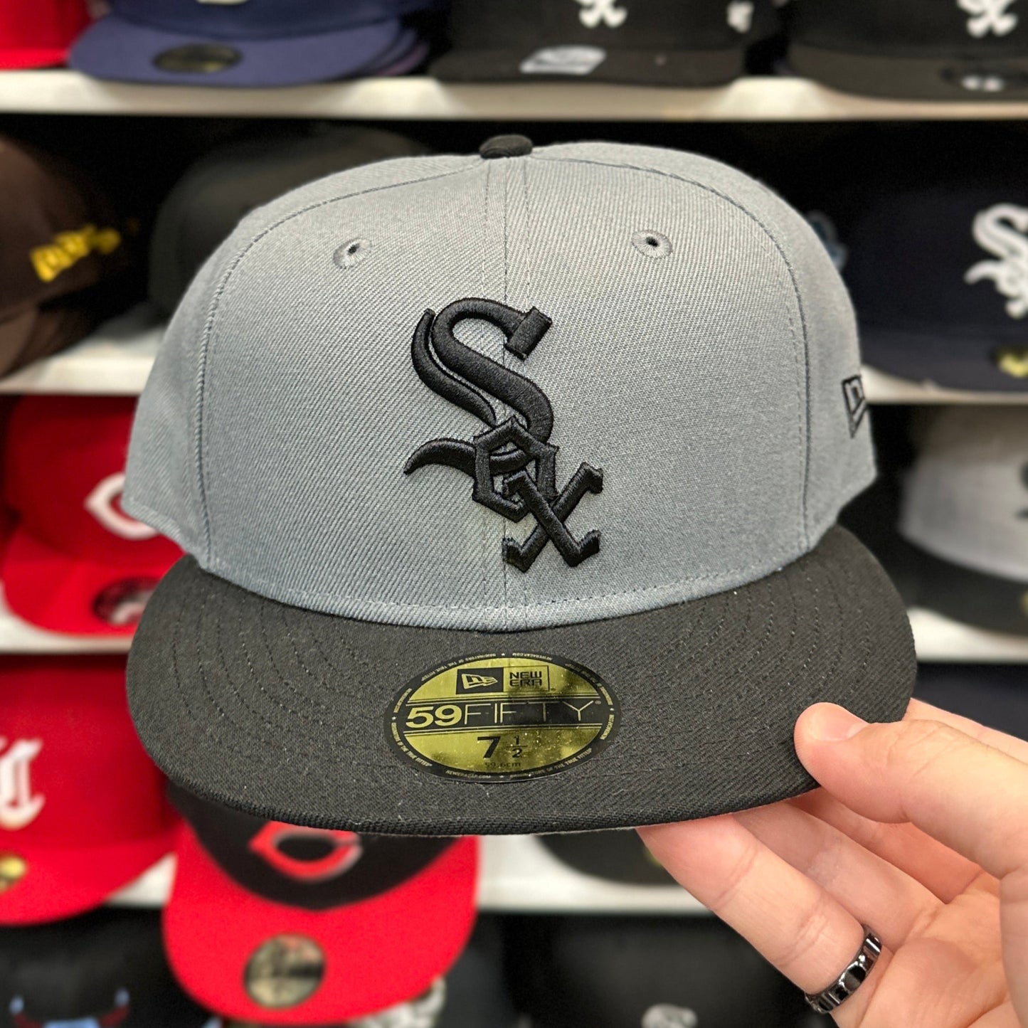 New Era Chicago White Sox 59FIFTY Fitted Hat | Dark Gray/Black