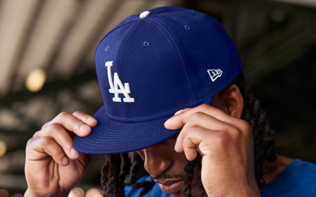 Hats in Streetwear Culture: Fitted Caps, Side Patches & Colorways